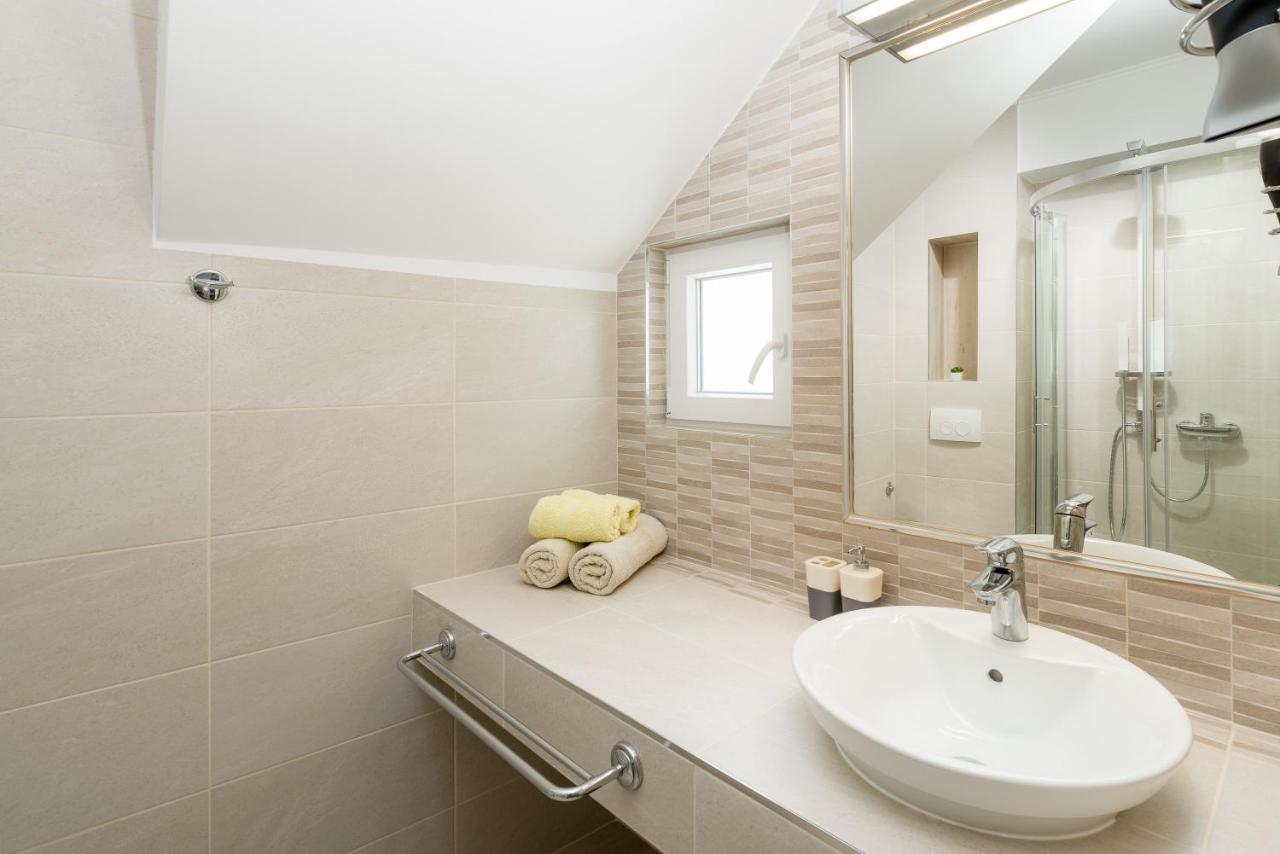 Luxury Bellavista Amazing Sea Holidays With Private Beach & Parking Milna  Exterior foto