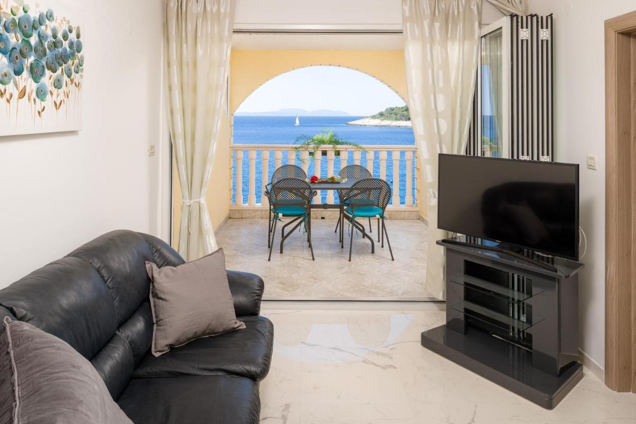 Luxury Bellavista Amazing Sea Holidays With Private Beach & Parking Milna  Exterior foto
