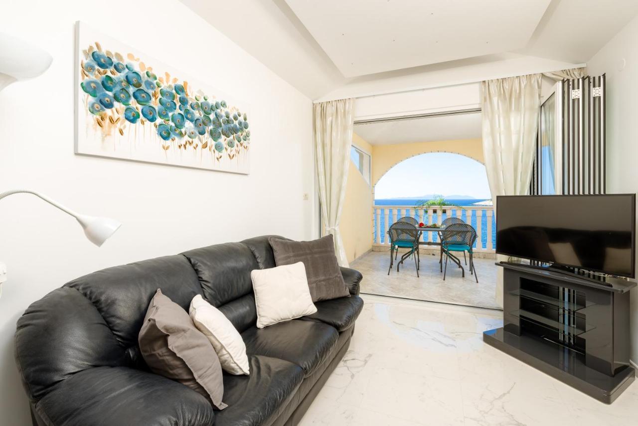Luxury Bellavista Amazing Sea Holidays With Private Beach & Parking Milna  Exterior foto