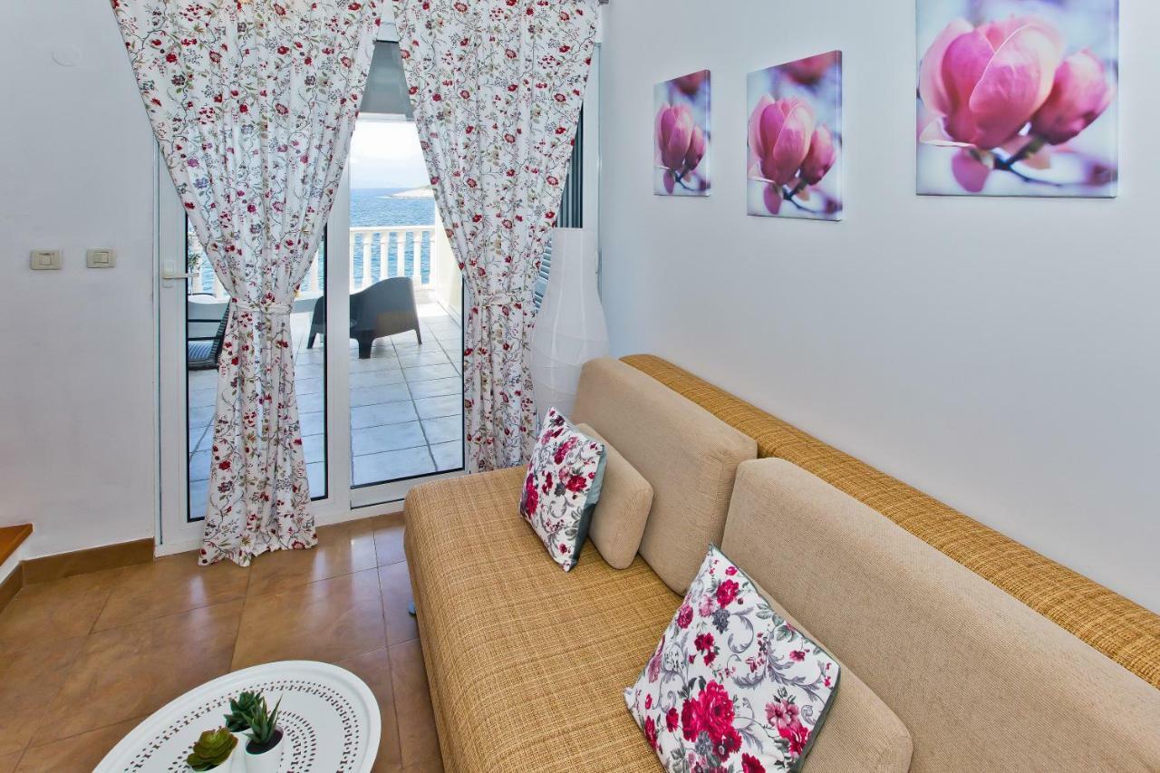 Luxury Bellavista Amazing Sea Holidays With Private Beach & Parking Milna  Exterior foto